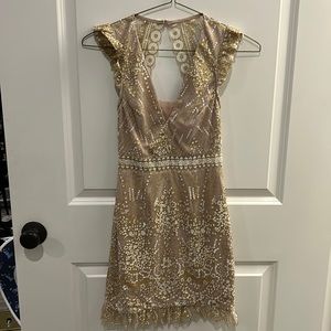 great dress to wear to a formal event it’s a extra small